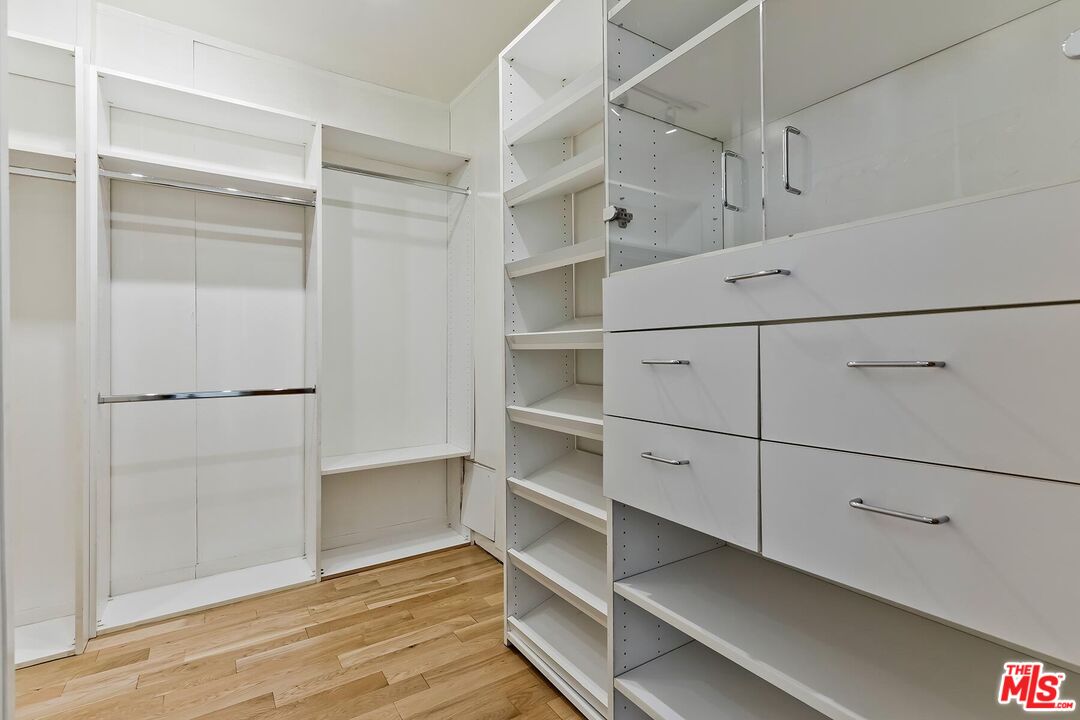 1045 N Kings Rd Unit: 308