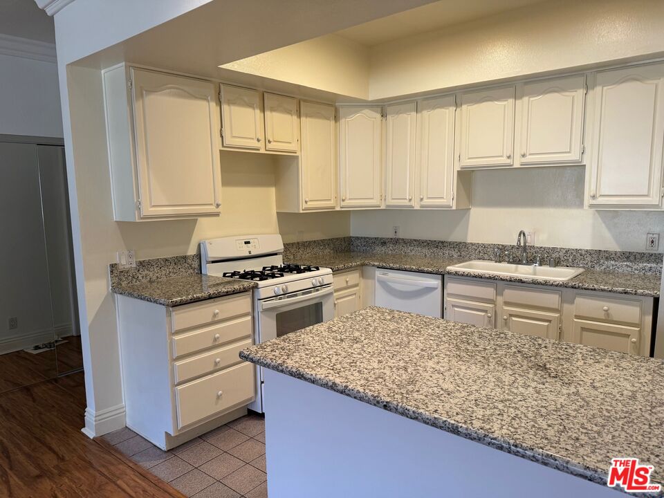 1064 S Shenandoah St Unit: 103