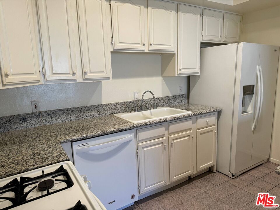 1064 S Shenandoah St Unit: 103