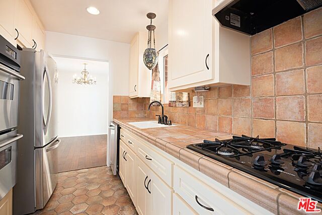 7037 Pacific View Dr
