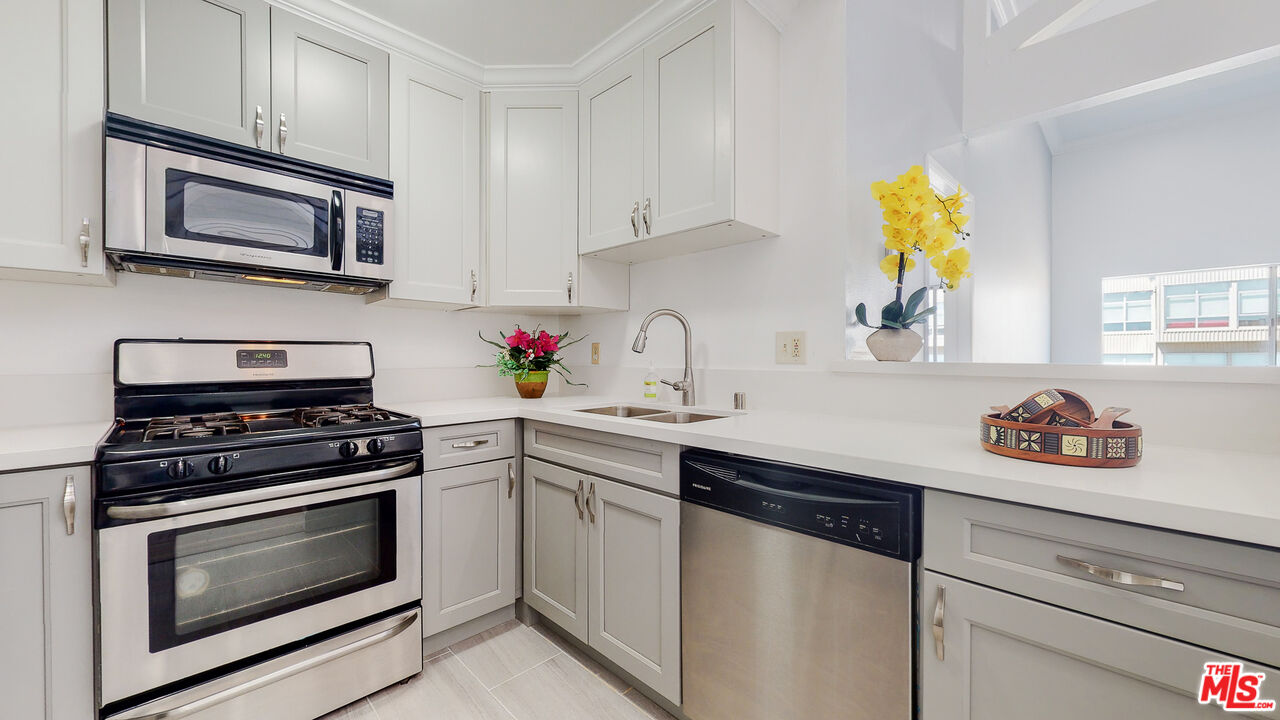 1527 9th St Unit: 302