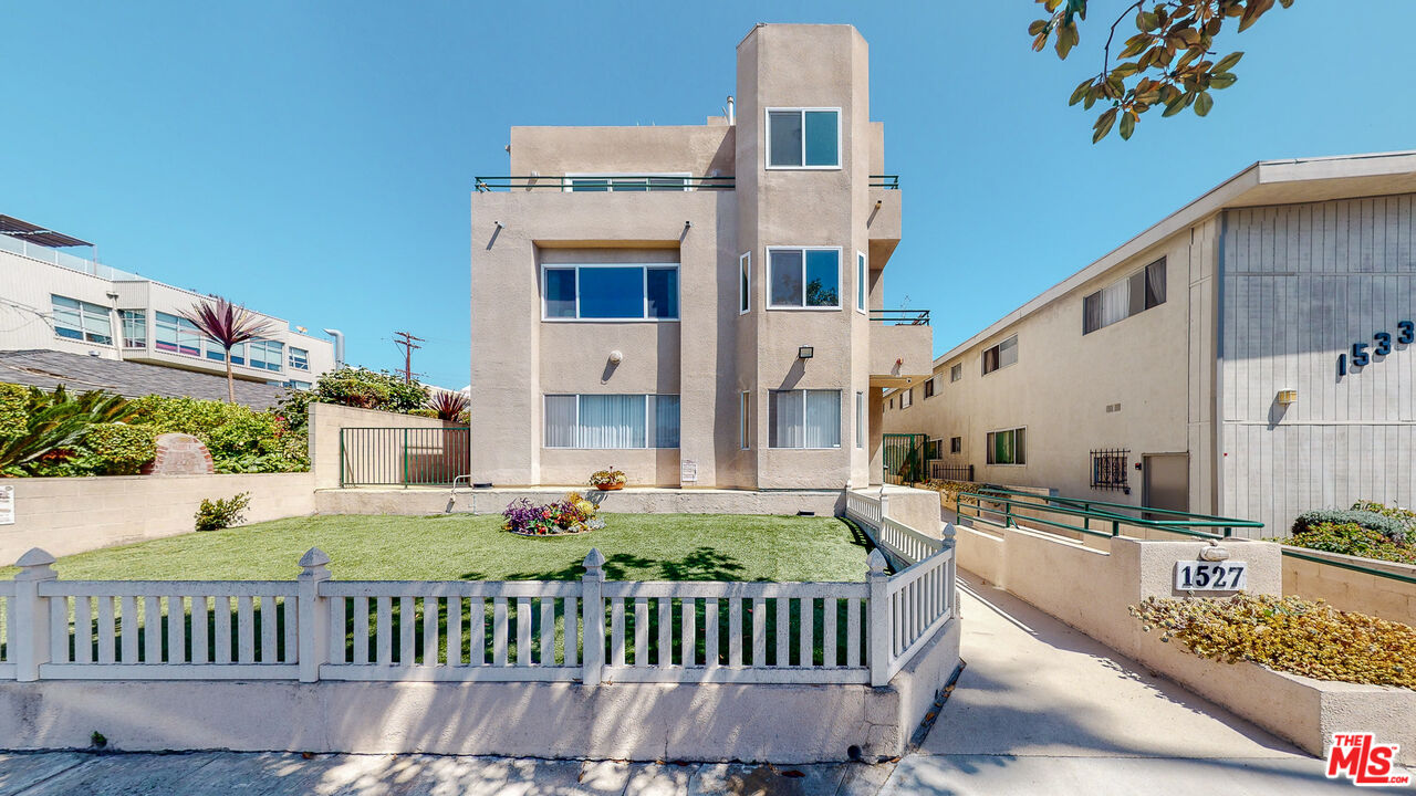 1527 9th St Unit: 302