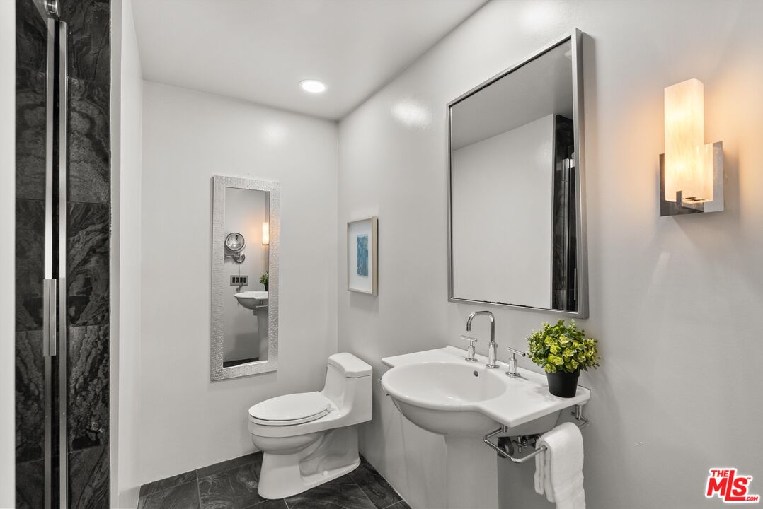 5322 Marina Pacifica S Dr Unit: Key 18