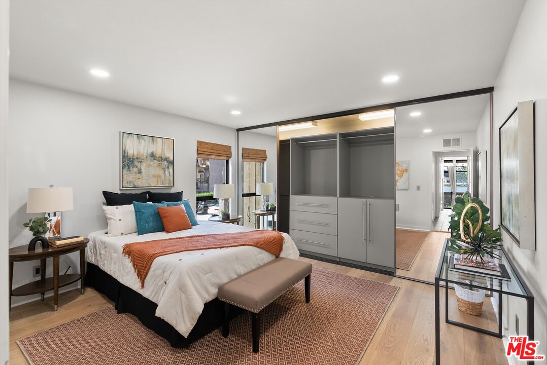 5322 Marina Pacifica S Dr Unit: Key 18