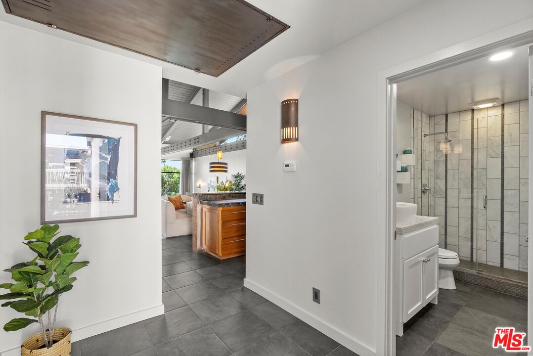 5322 Marina Pacifica S Dr Unit: Key 18