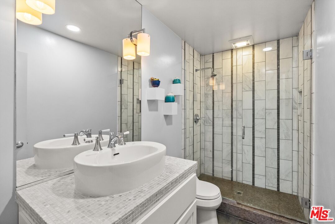 5322 Marina Pacifica S Dr Unit: Key 18