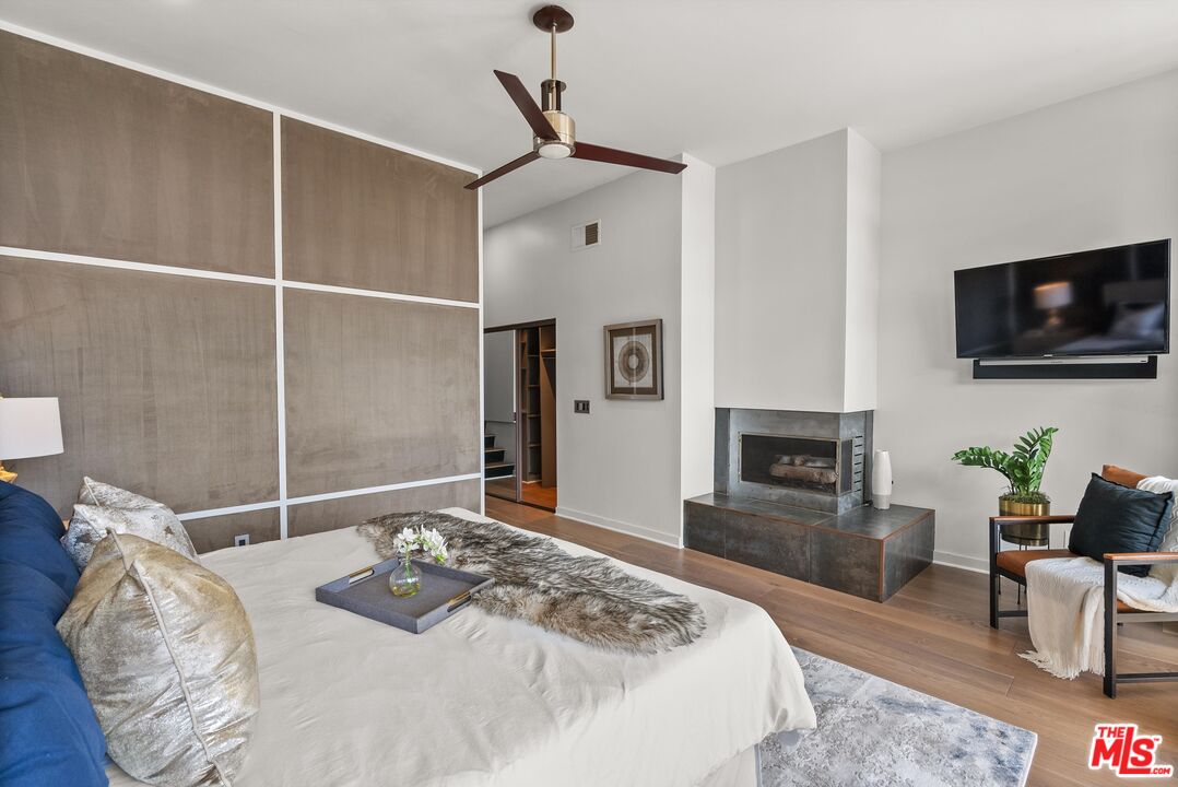 5322 Marina Pacifica S Dr Unit: Key 18