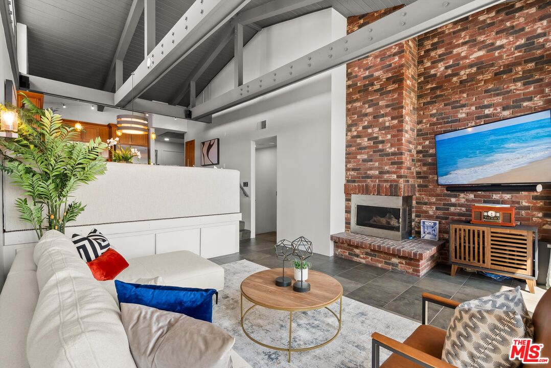 5322 Marina Pacifica S Dr Unit: Key 18