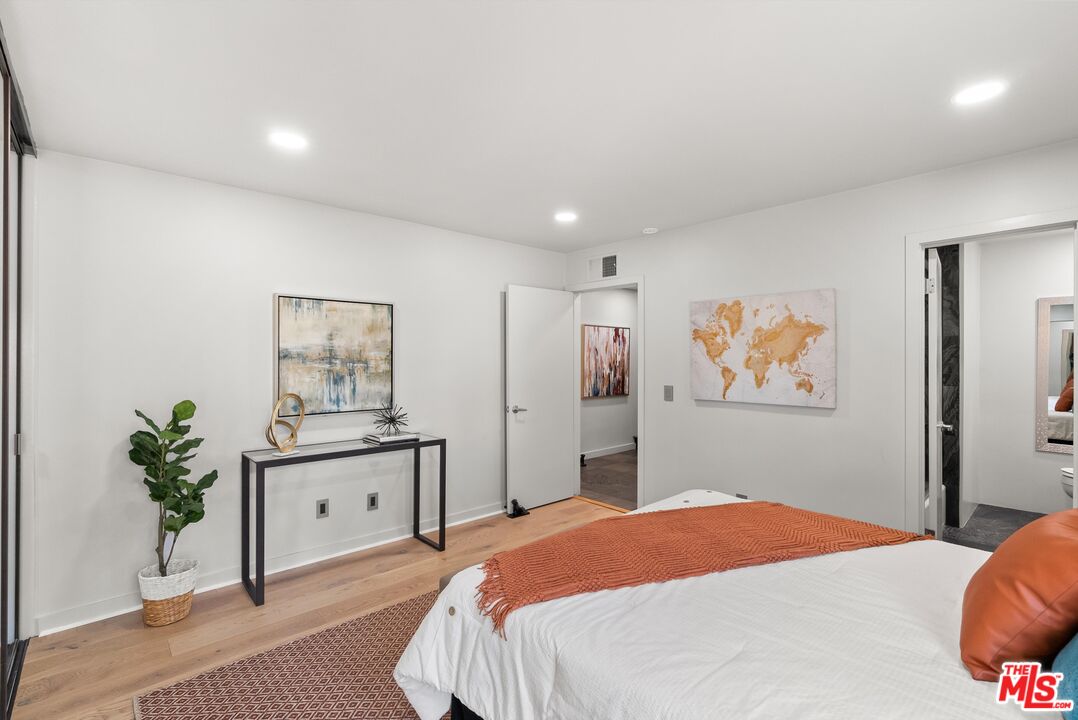 5322 Marina Pacifica S Dr Unit: Key 18