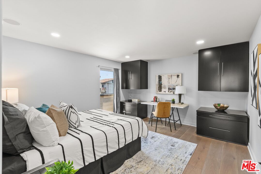 5322 Marina Pacifica S Dr Unit: Key 18