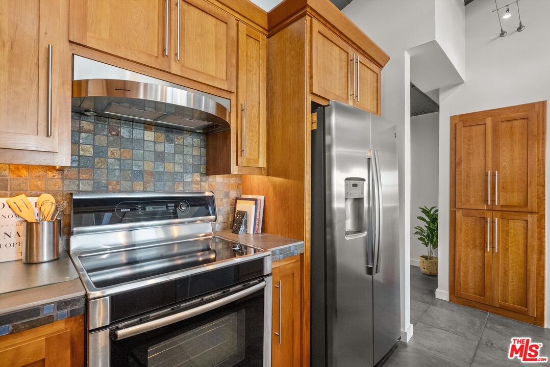 5322 Marina Pacifica S Dr Unit: Key 18