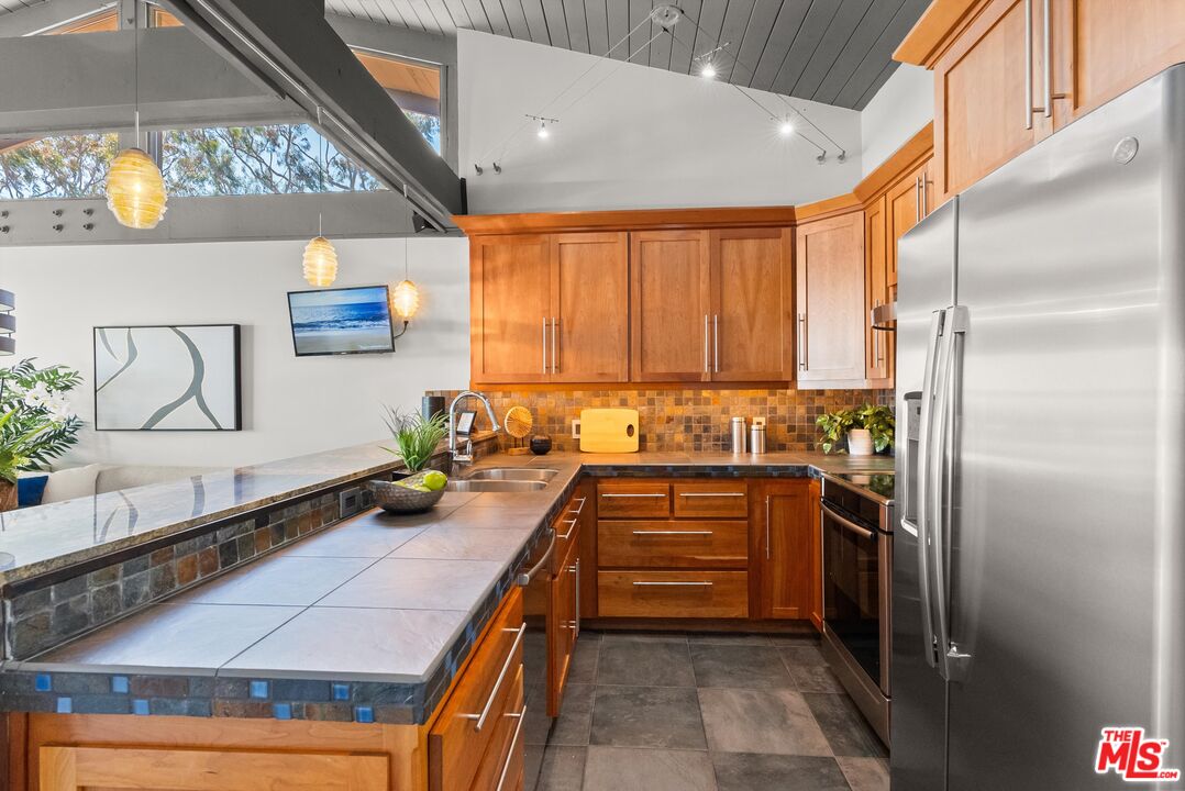 5322 Marina Pacifica S Dr Unit: Key 18