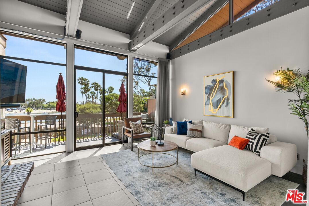 5322 Marina Pacifica S Dr Unit: Key 18