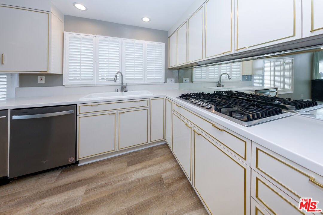 1 Driftwood St Unit: 6