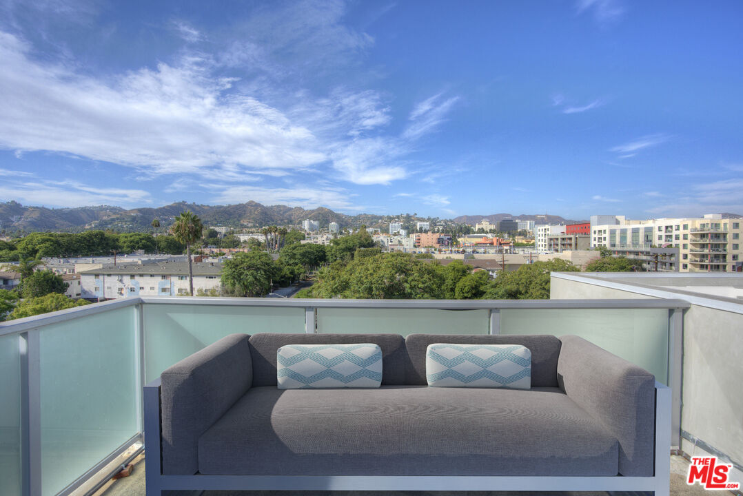 1148 N Detroit ST Unit: Penthouse