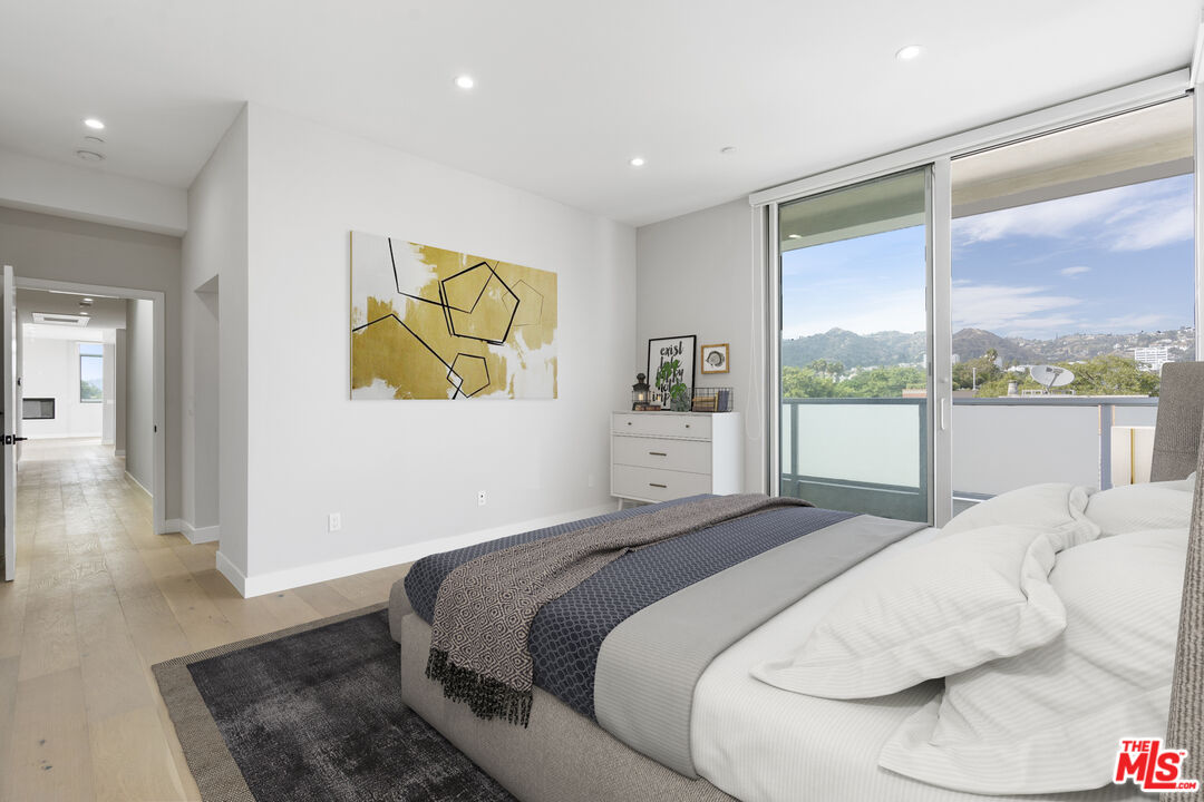 1148 N Detroit ST Unit: Penthouse