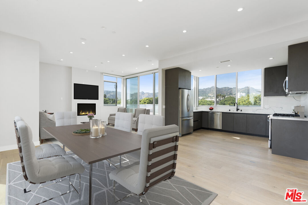 1148 N Detroit ST Unit: Penthouse