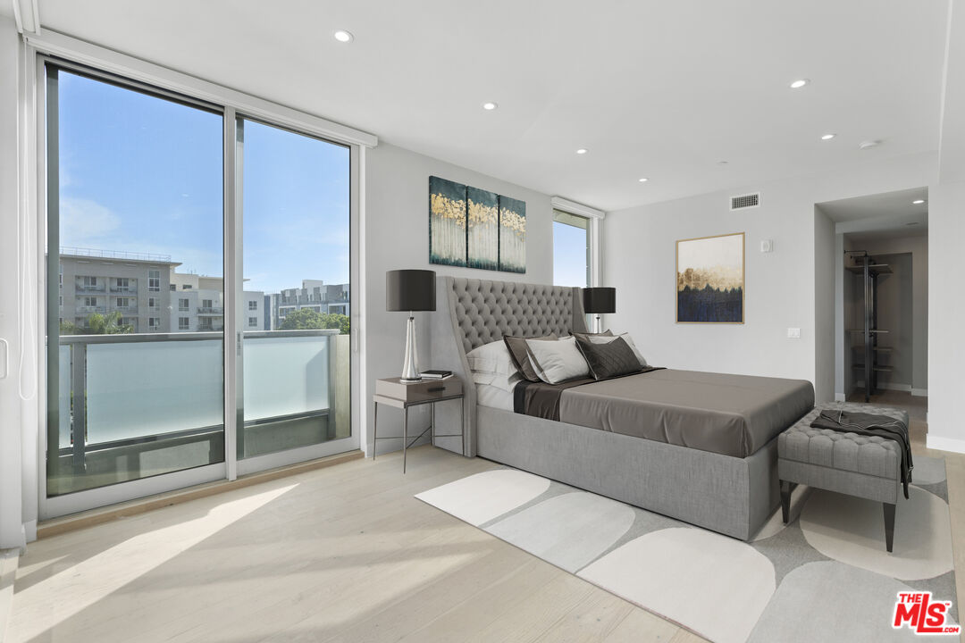 1148 N Detroit ST Unit: Penthouse