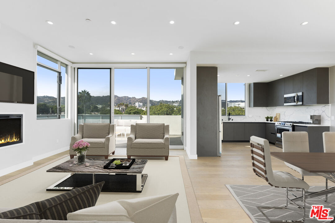 1148 N Detroit ST Unit: Penthouse