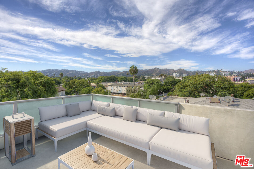 1148 N Detroit ST Unit: Penthouse