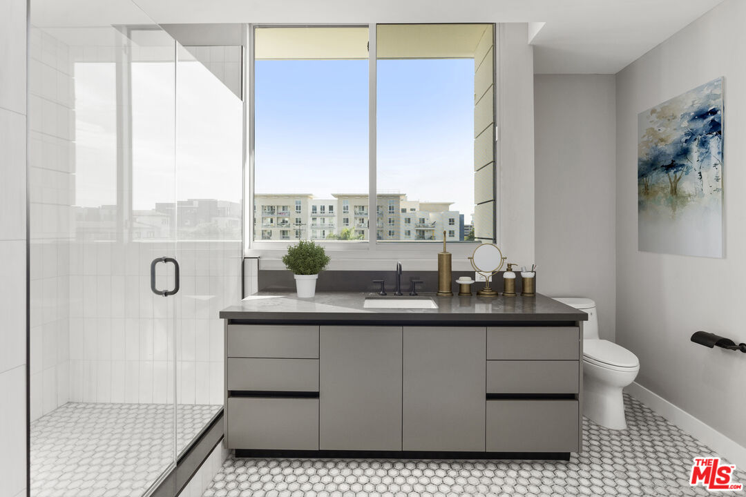 1148 N Detroit ST Unit: Penthouse