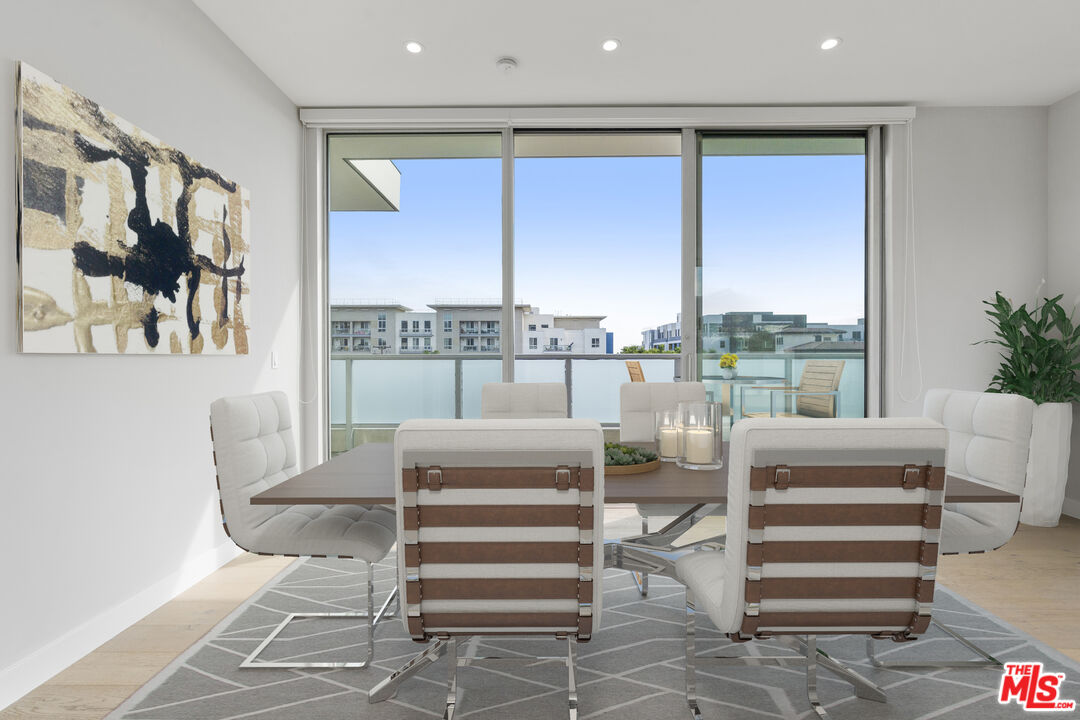 1148 N Detroit ST Unit: Penthouse