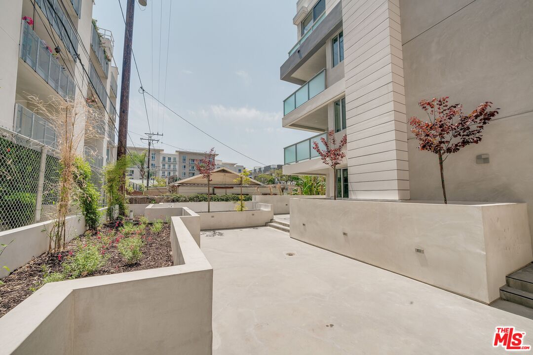 1148 N Detroit ST Unit: Penthouse