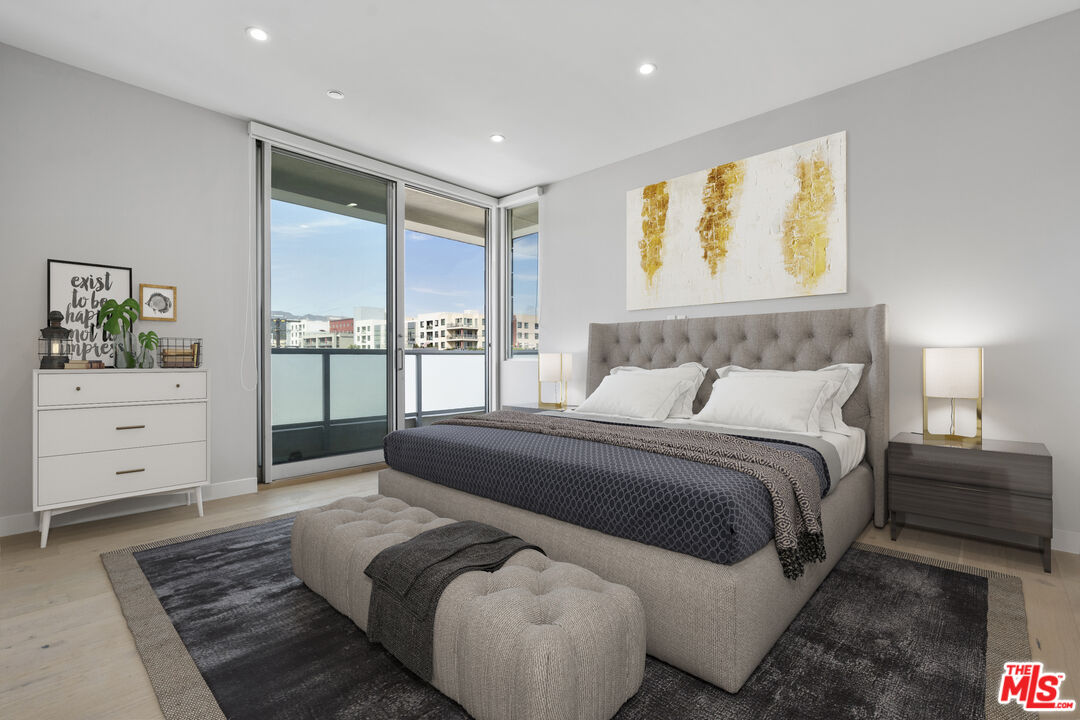 1148 N Detroit ST Unit: Penthouse