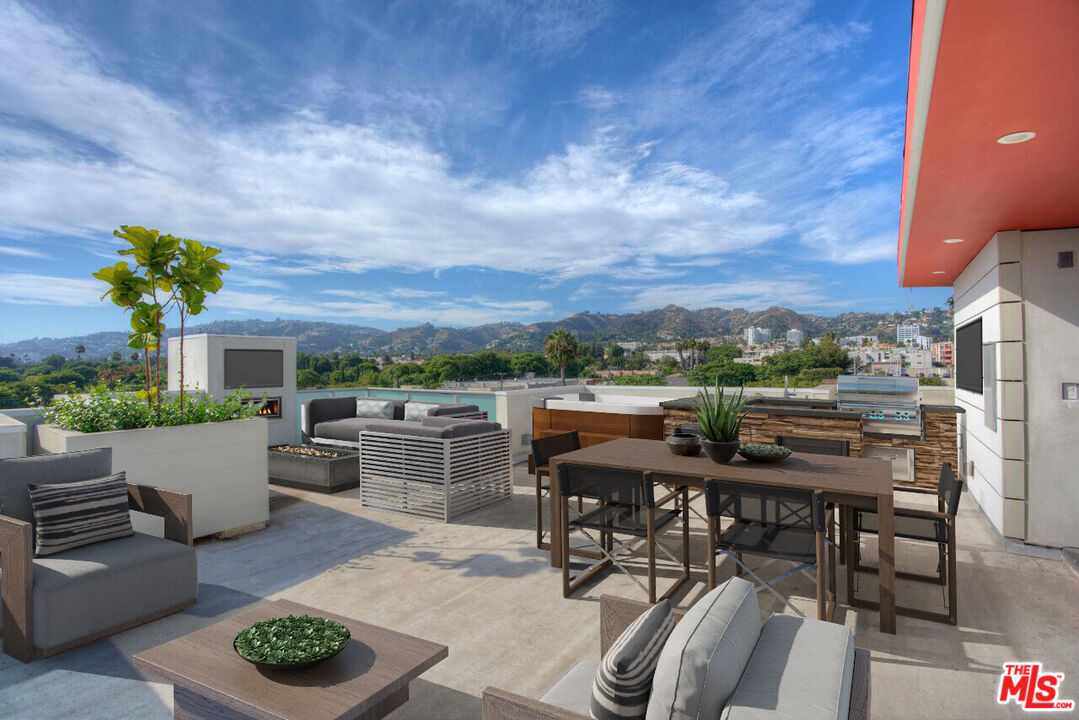 1148 N Detroit ST Unit: Penthouse