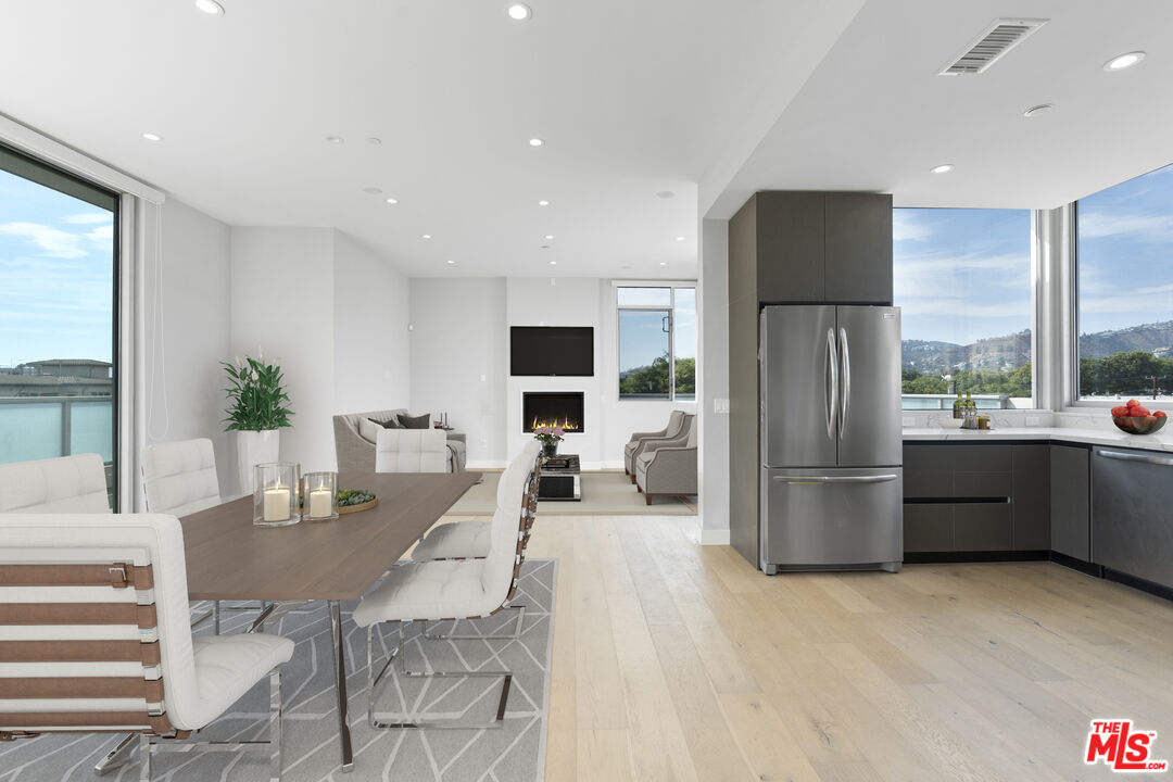 1148 N Detroit ST Unit: Penthouse