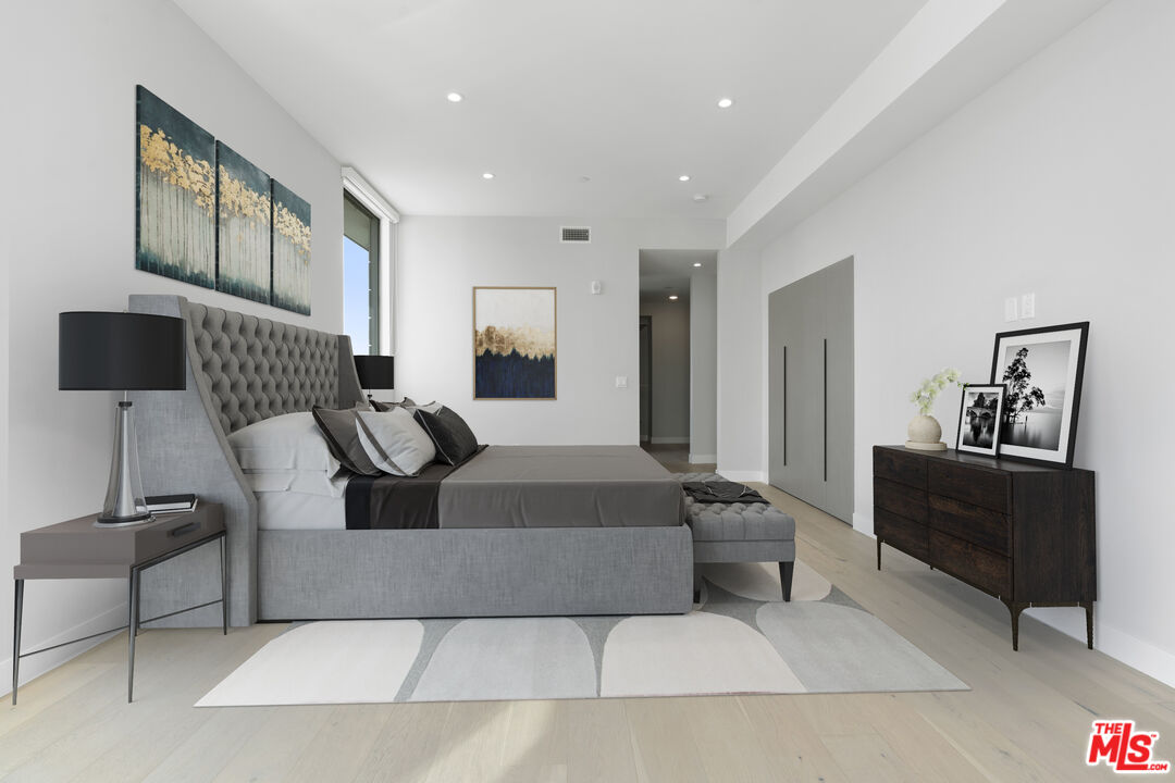 1148 N Detroit ST Unit: Penthouse