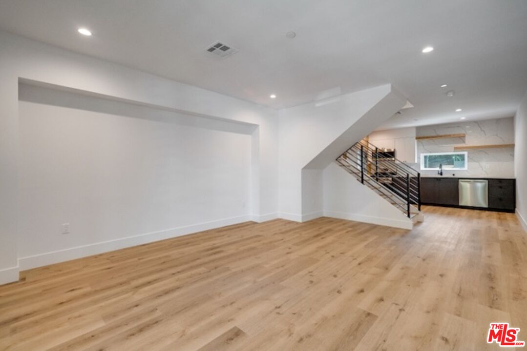6201 La Mirada AVE Unit: 6