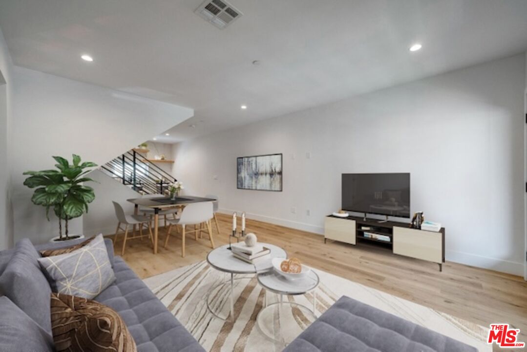 6201 La Mirada AVE Unit: 6