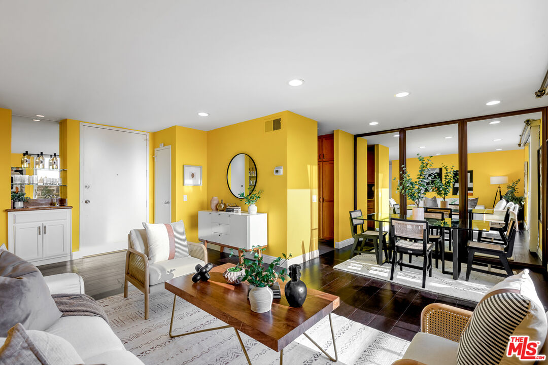 100 S Doheny Dr Unit: 501