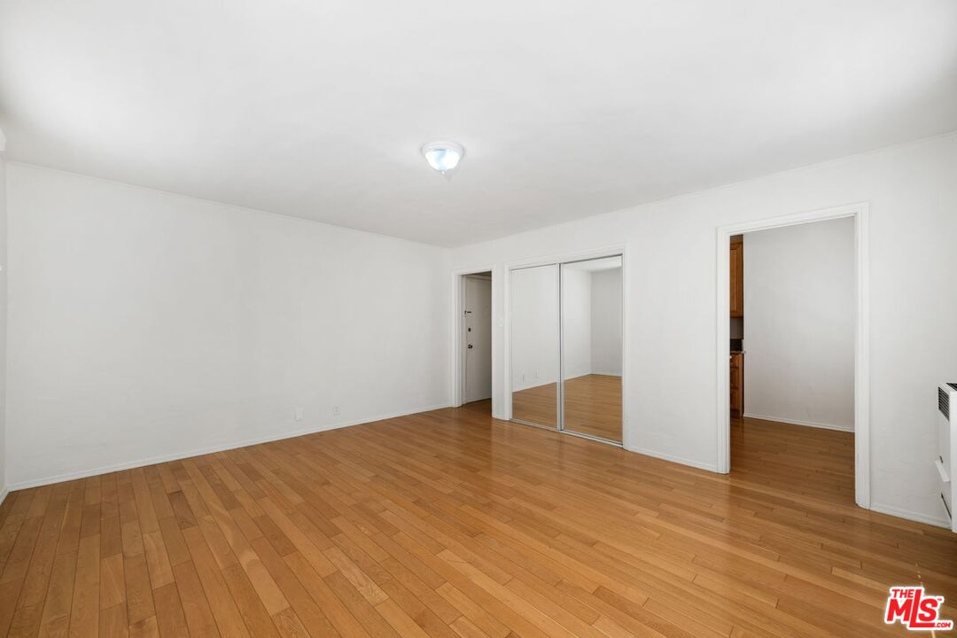 169 N La Peer Dr Unit: 105