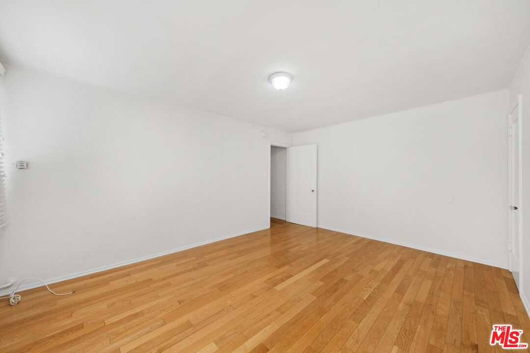 169 N La Peer Dr Unit: 105