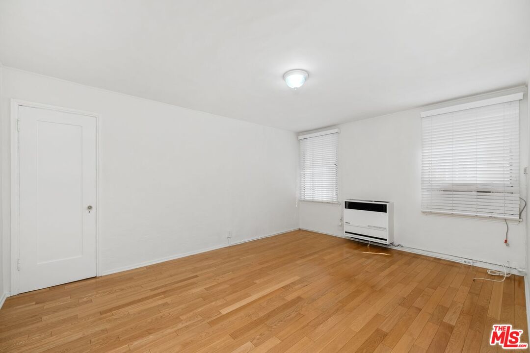 169 N La Peer Dr Unit: 105