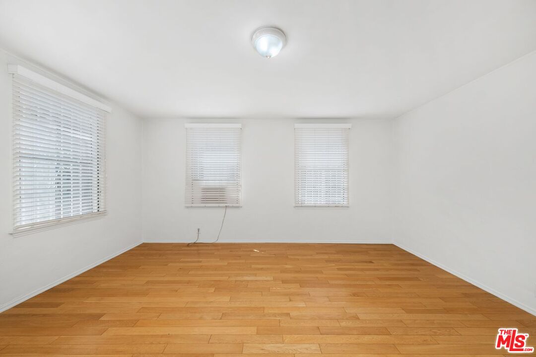 169 N La Peer Dr Unit: 105