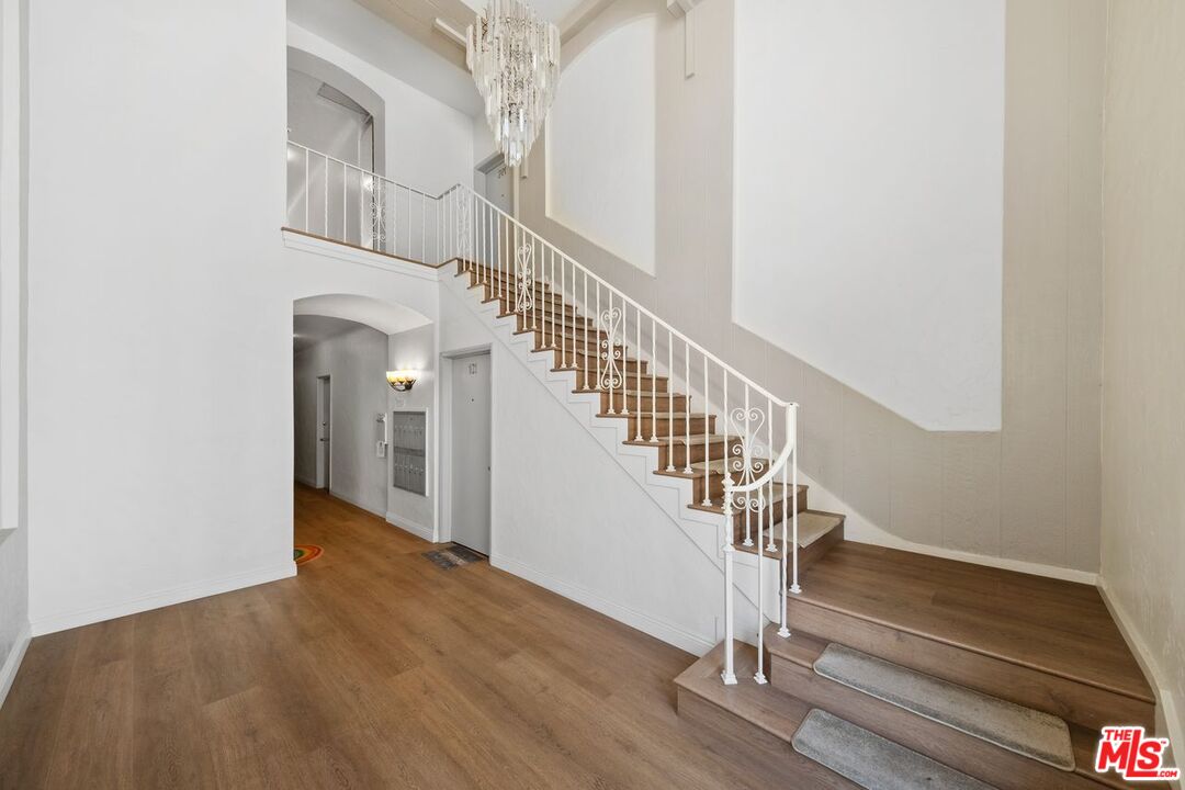 169 N La Peer Dr Unit: 105