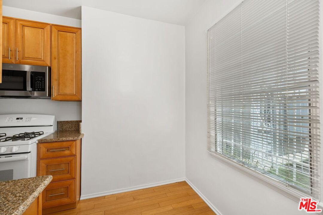 169 N La Peer Dr Unit: 105
