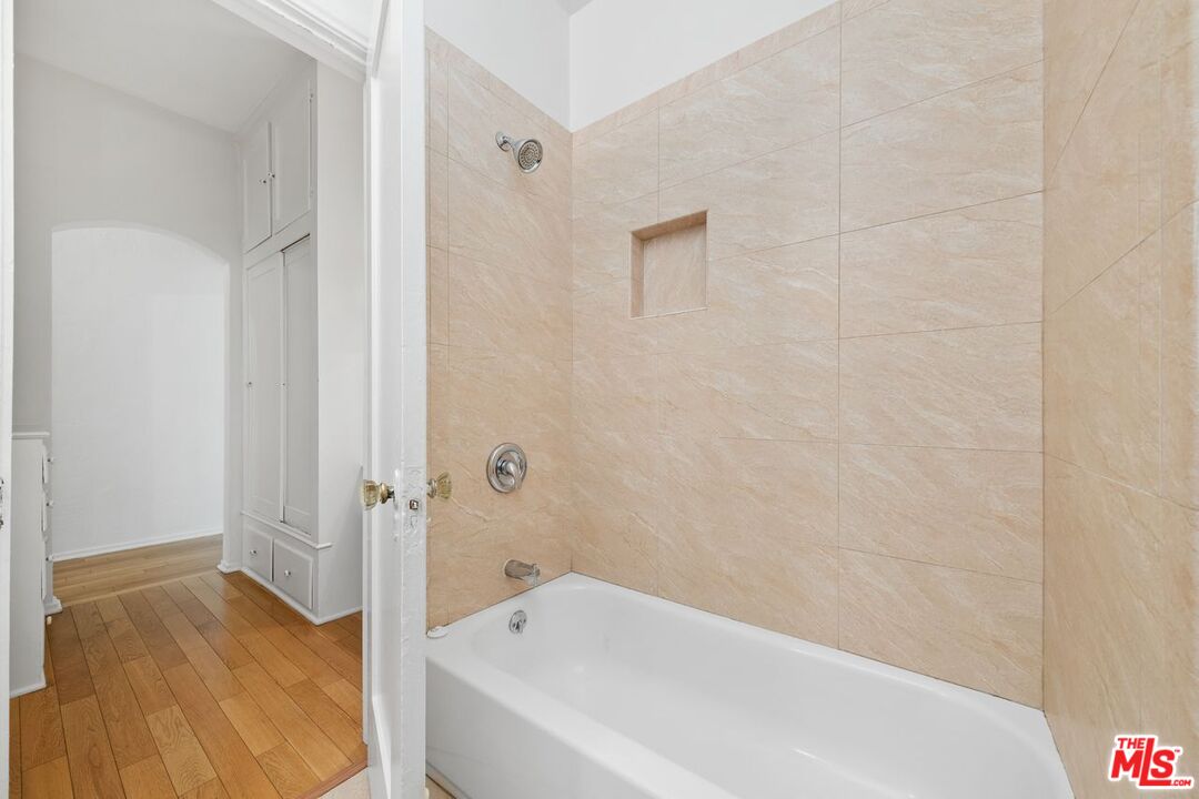 169 N La Peer Dr Unit: 105