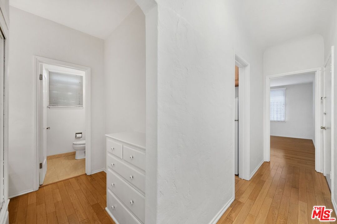 169 N La Peer Dr Unit: 105