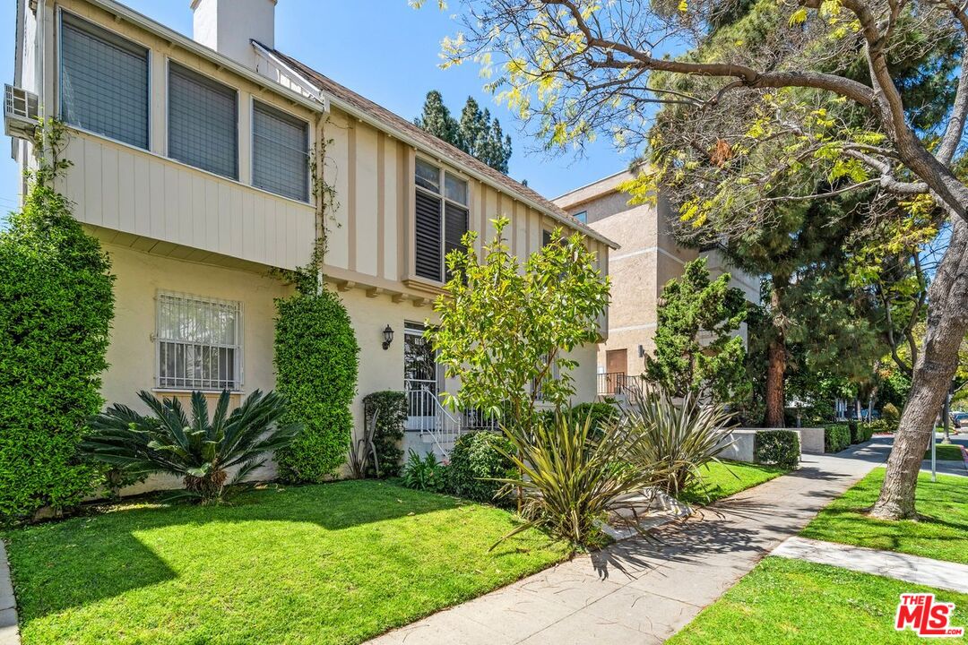 169 N La Peer Dr Unit: 105