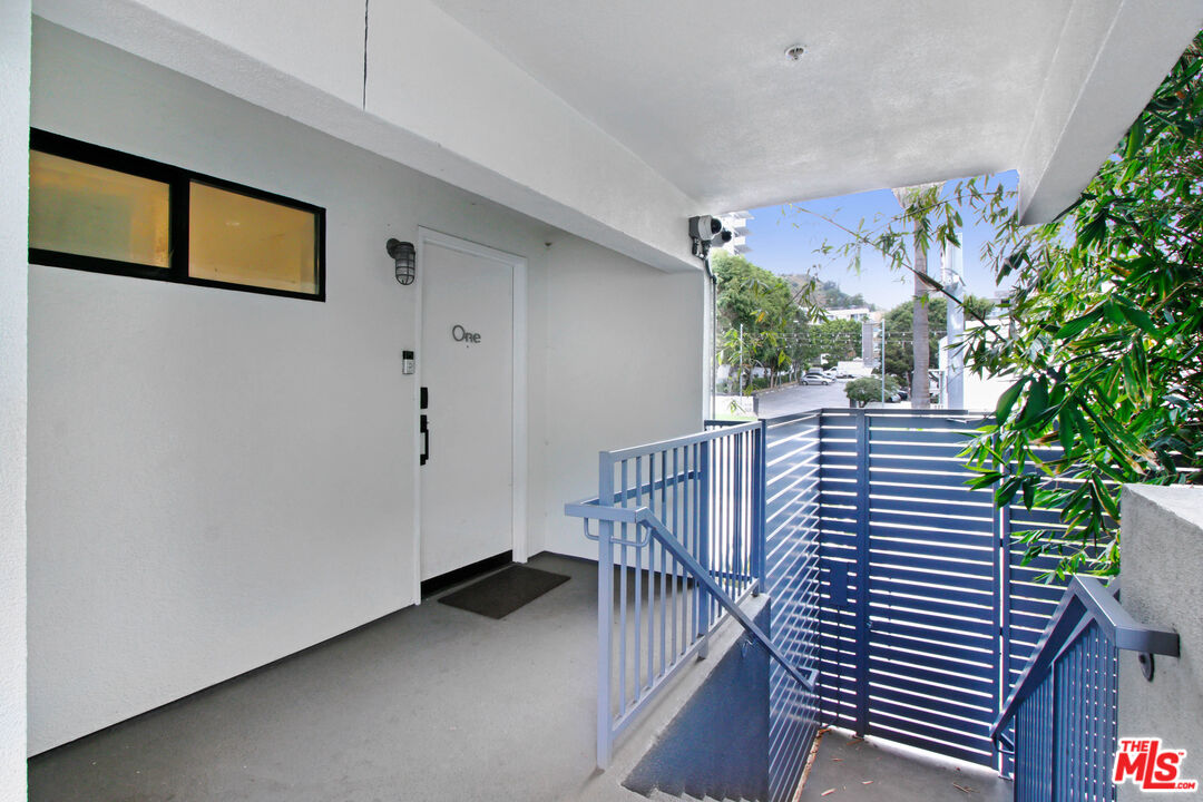 7124 Hollywood Blvd Unit: 1
