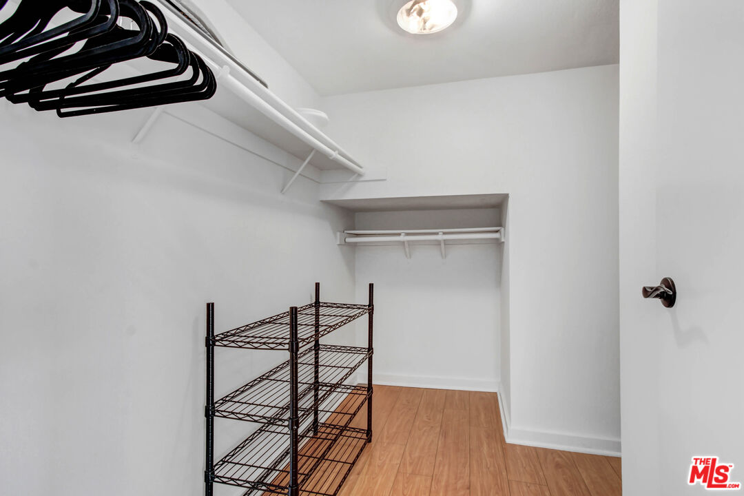 7124 Hollywood Blvd Unit: 1