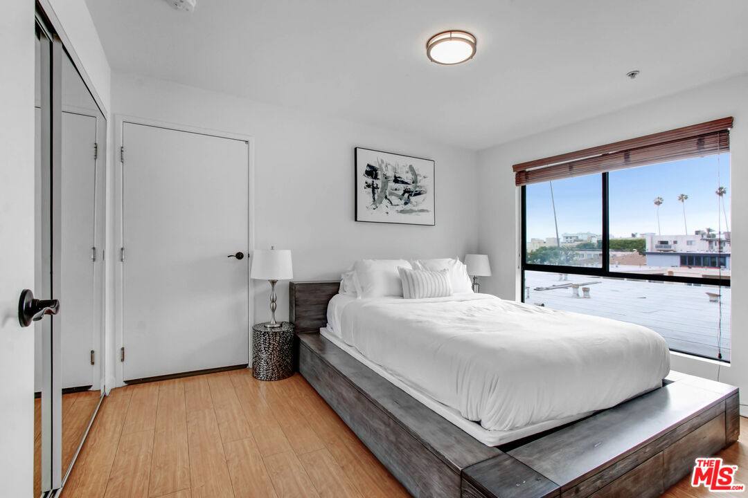 7124 Hollywood Blvd Unit: 1