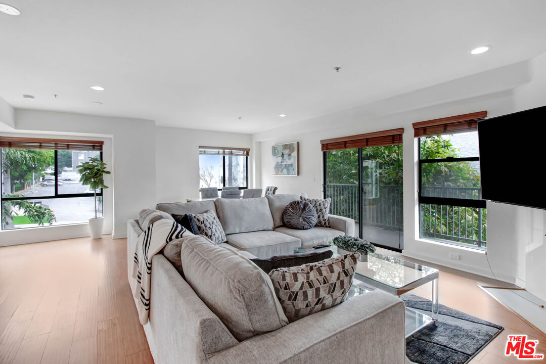 7124 Hollywood Blvd Unit: 1