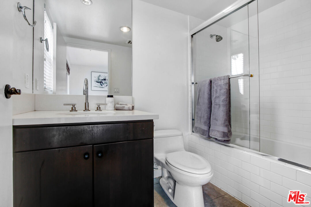 7124 Hollywood Blvd Unit: 1