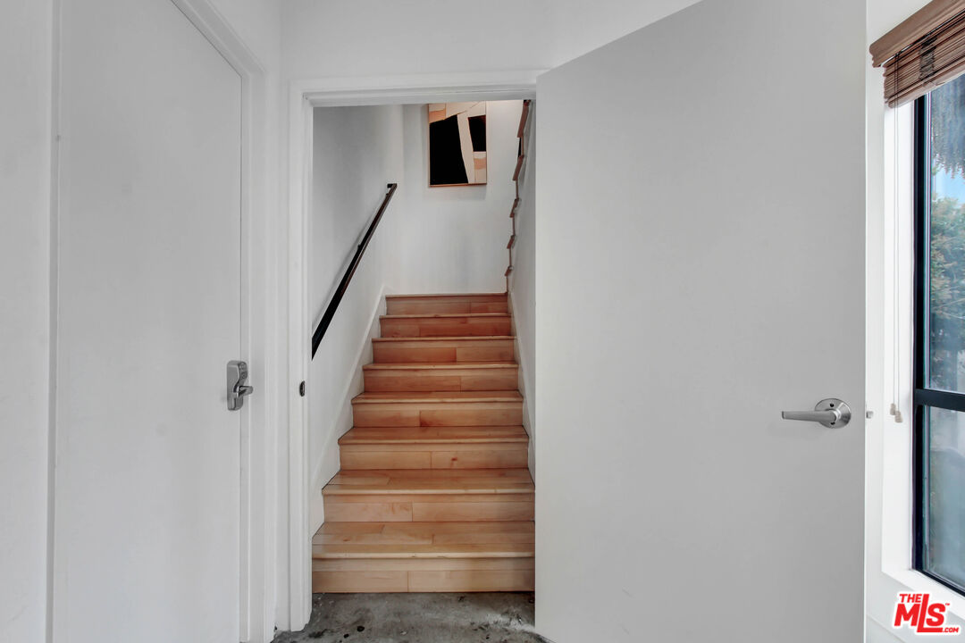 7124 Hollywood Blvd Unit: 1