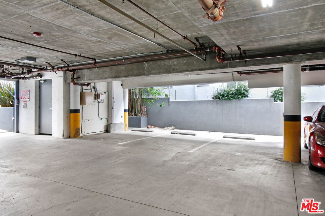 7124 Hollywood Blvd Unit: 1